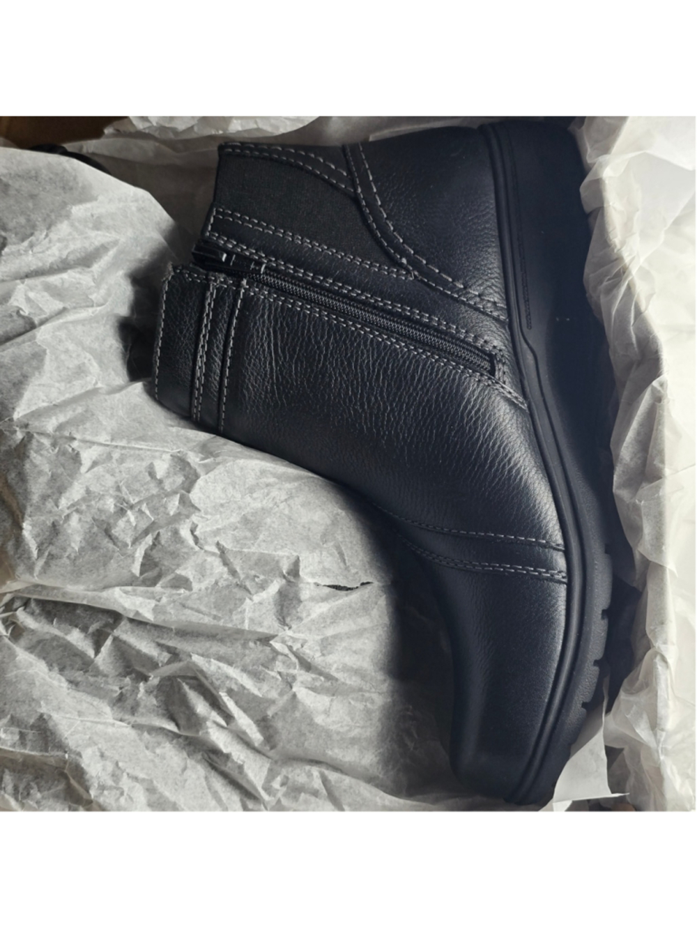 Women's Clarks Black Leather Ankle Booties Size 7.5 - Picture 8 of 10